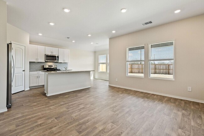 Foto del edificio - 1702 Miller Ter