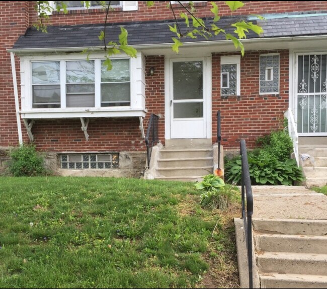 Frente de la casa - 1338 E Mount Pleasant Ave