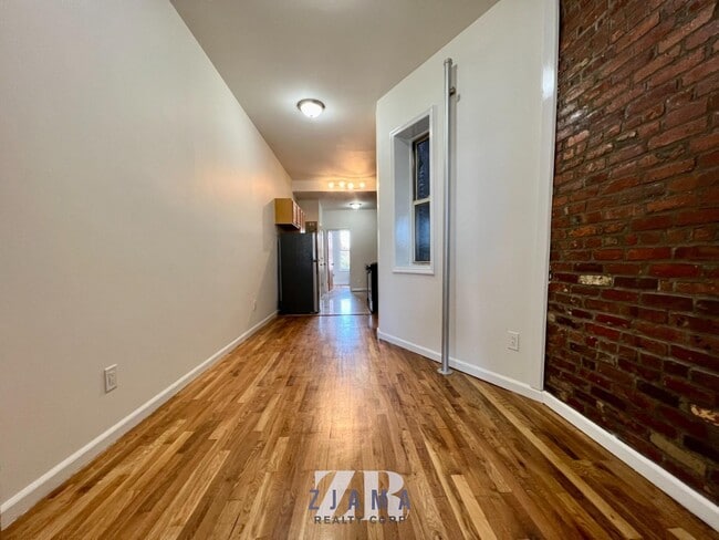 Building Photo - 326 21st St