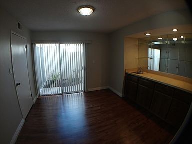 Building Photo - Bakersfield great an wonderful home
