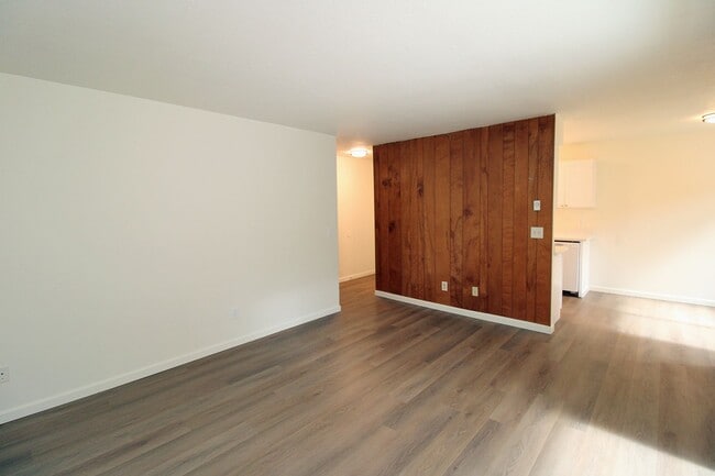 Building Photo - 3736 SW 10th Ave