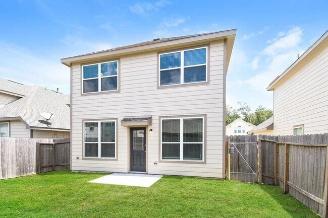 Building Photo - 17339 Desmond St