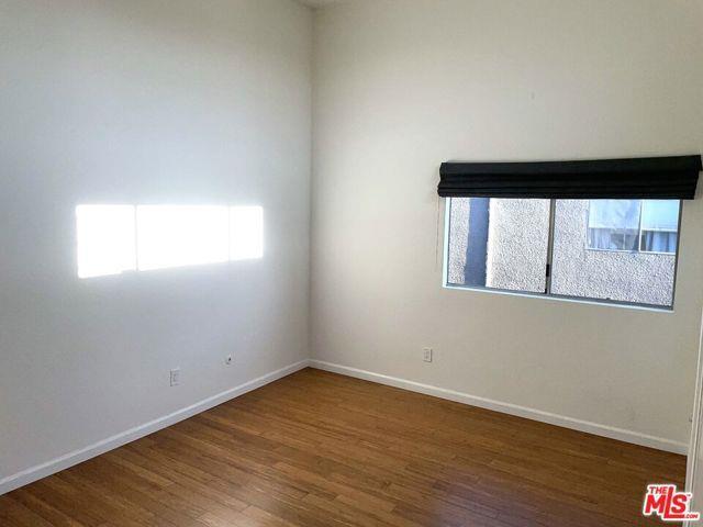 Primary Photo - 1083 1/2 West Kensington Road, Los Angeles...