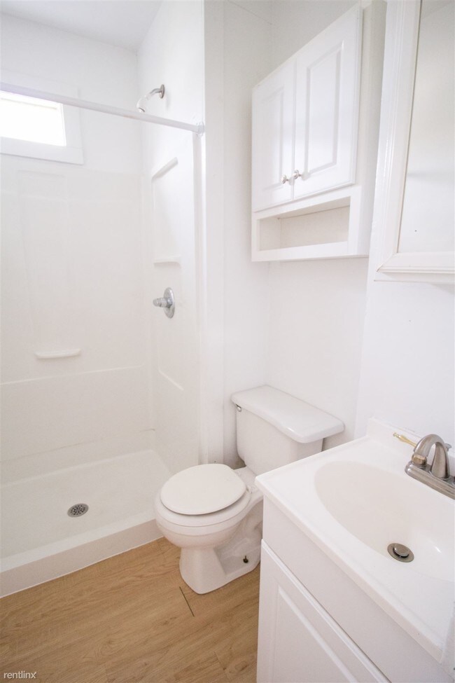 Building Photo - 3 br, 1 bath House - Uptown close To Point...