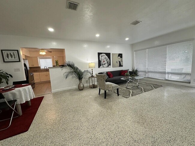 Foto del edificio - 950 E Dayton Cir