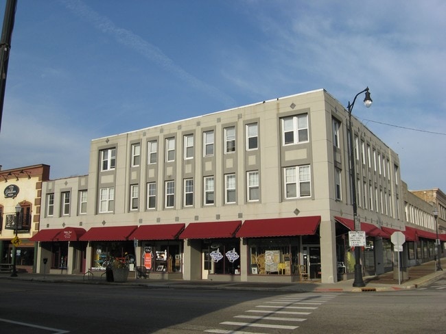Building Photo - 100-108 S Genesee St