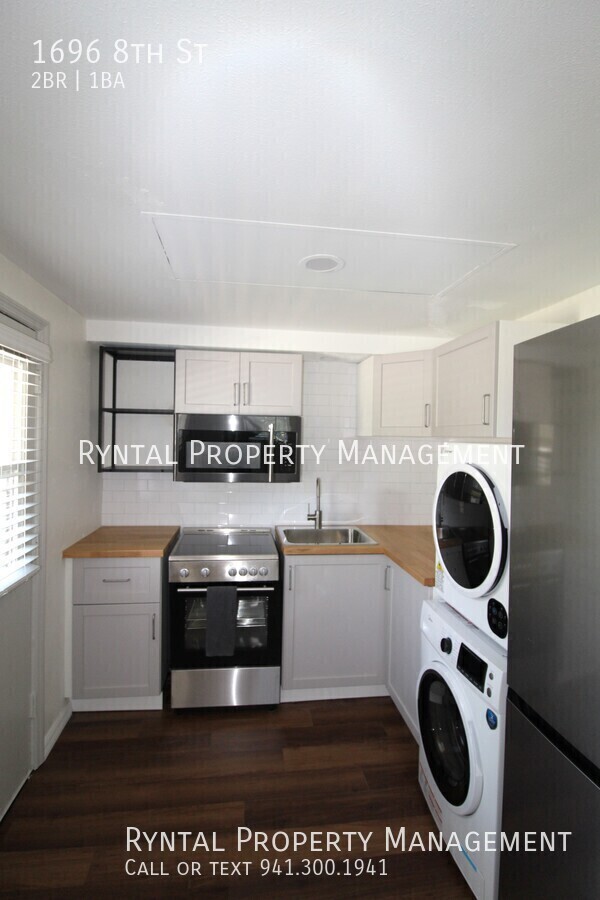 Foto del edificio - Cozy 2/1 Duplex in Ideal Sarasota Location!