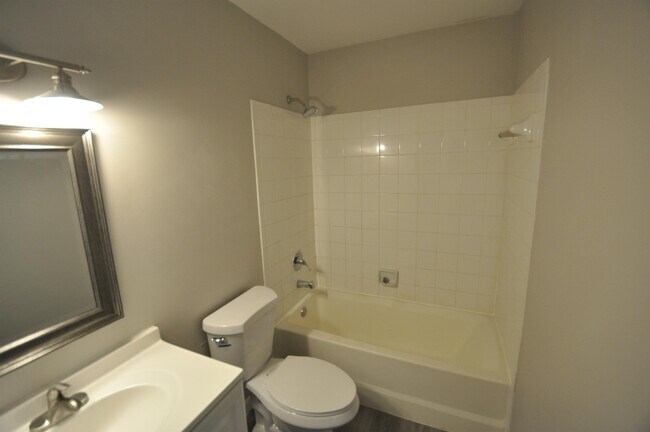 Building Photo - 1153 Lake Victoria Dr