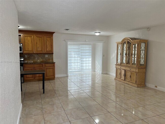 Foto del edificio - 491 E 19th St