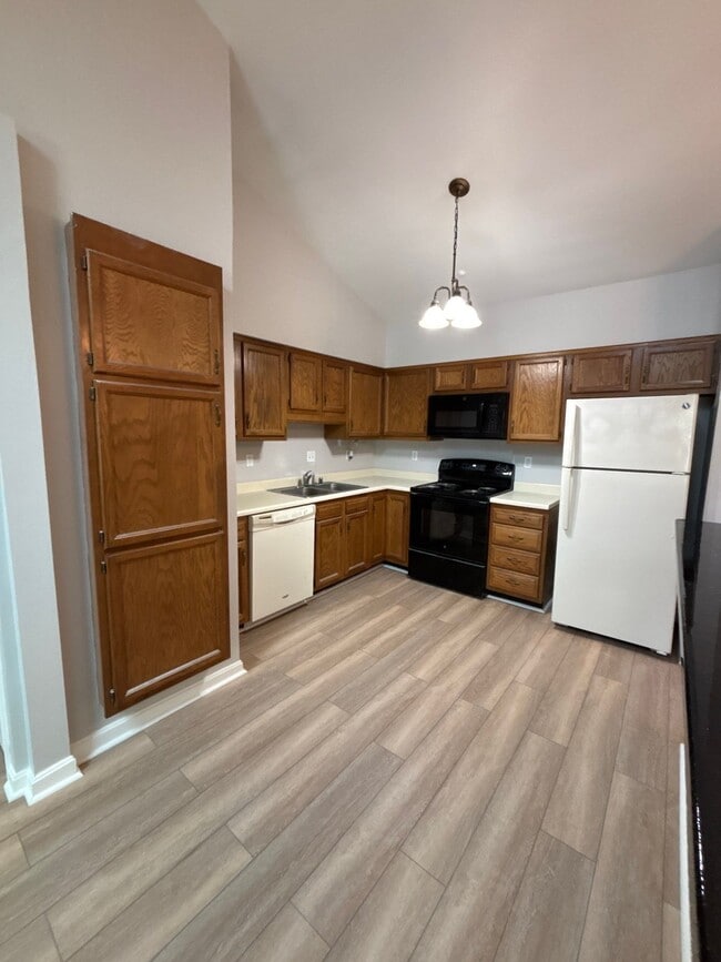 Photo - 816 Washburn Ave Townhome