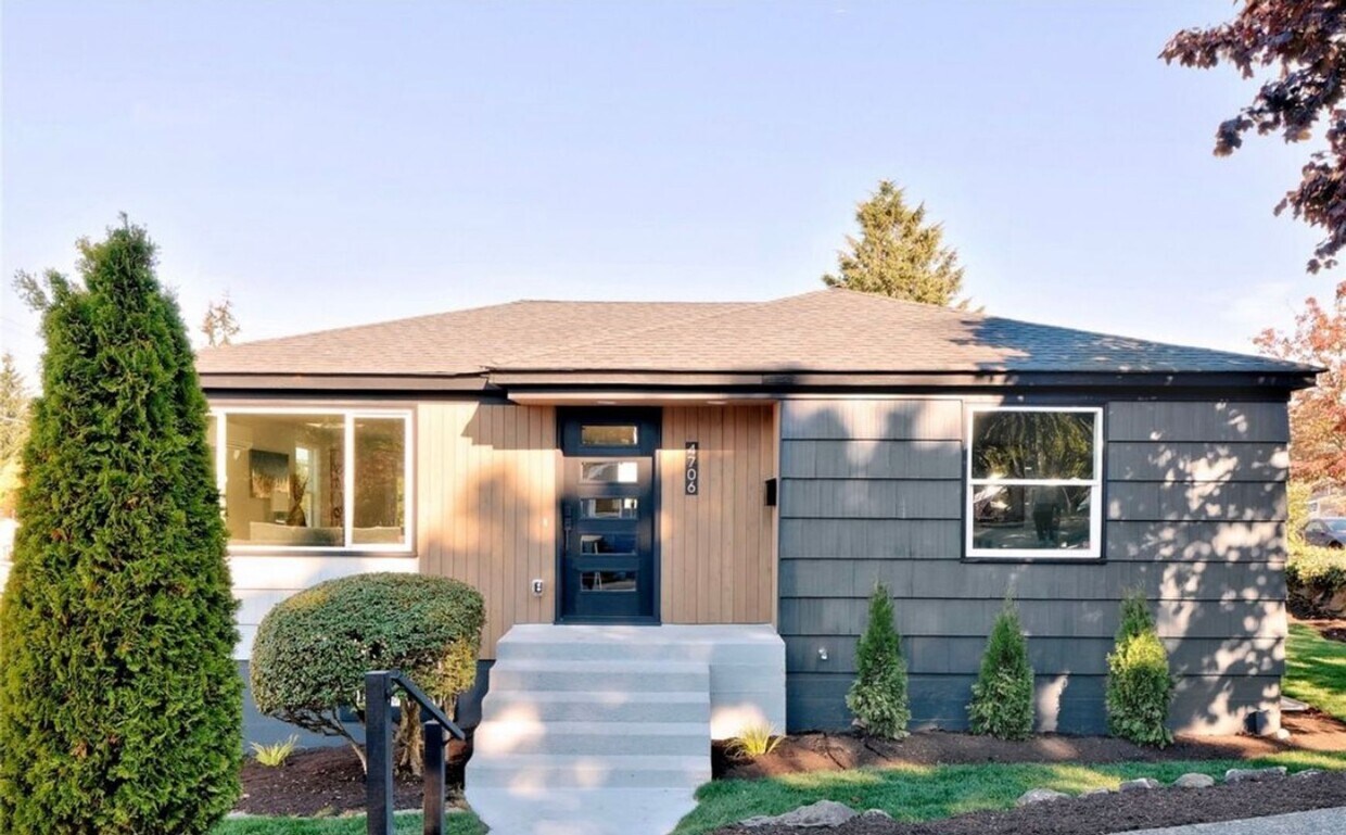 Primary Photo - Stunning Remodeled Home in West Seattle