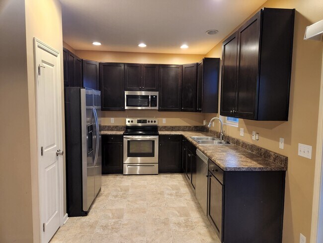 Foto del edificio - 19460 Gail Ave