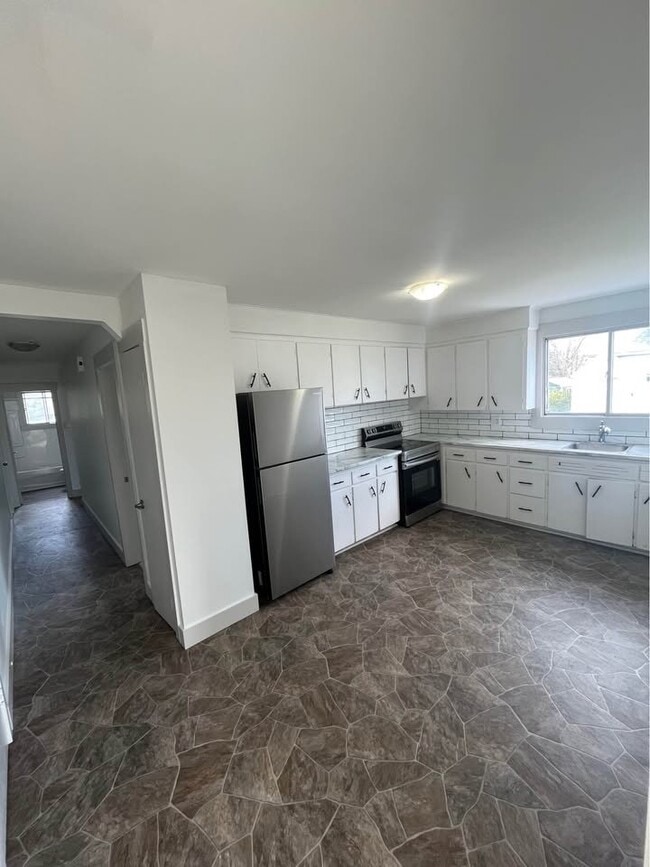 Building Photo - 46 Terris Ave