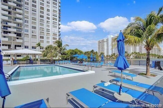 Foto del edificio - 2750 NE 183rd St