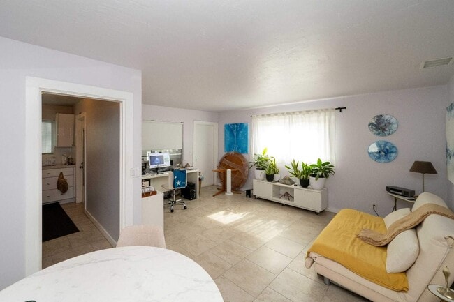 Sala de estar - 1818 Rodman St