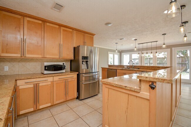 Foto del edificio - 9614 Val Verde St