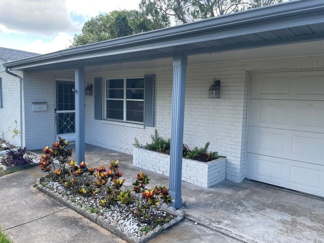 Building Photo - 2/1.5/1 New Port Richey