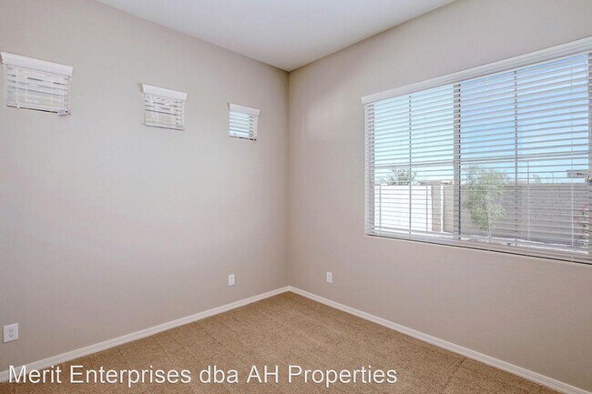 Building Photo - 3 br, 2 bath House - 2905 E ALOE PL