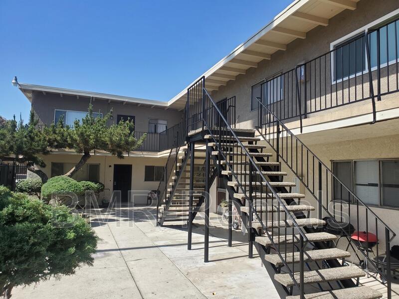 Foto principal - 1676 E Kingsley Ave