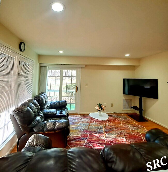 Foto del edificio - 5201 Stonehedge Rd