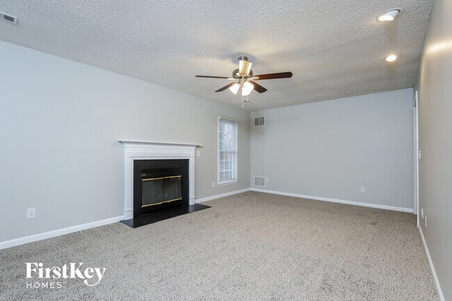 Foto del edificio - 120 Crestway Ct