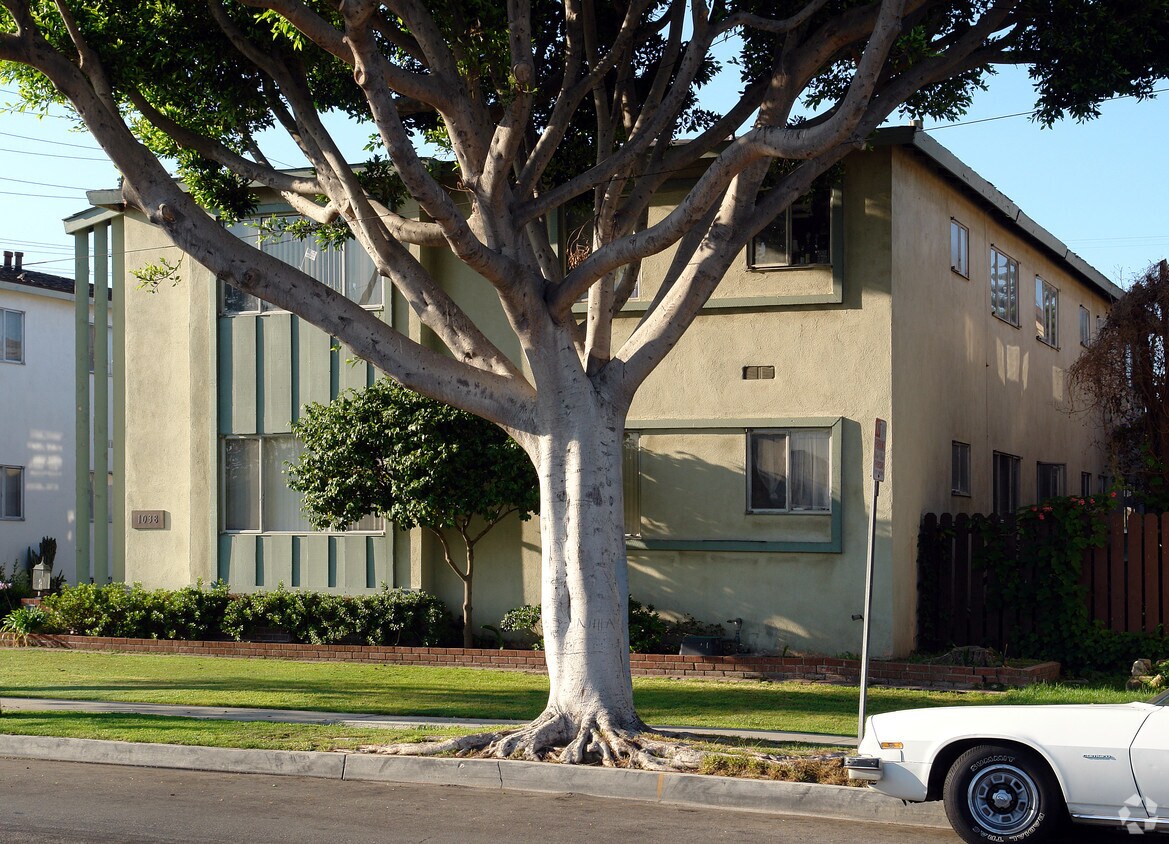 Building Photo - 1038 E Imperial Ave