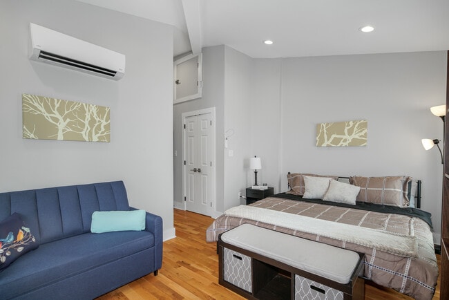 Photo - 2049 E Hagert St Apartment