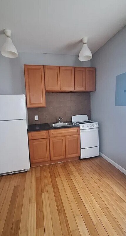 Building Photo - 65 N 51st St