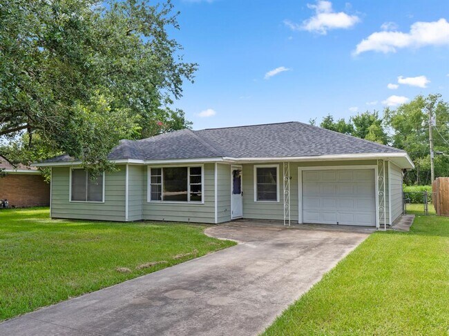 Foto del edificio - 2112 Hillcrest Dr