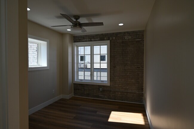 Building Photo - 208 S Jackson St