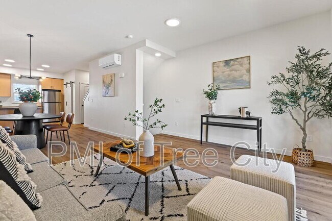 Foto del edificio - 7475 W Swain Ln