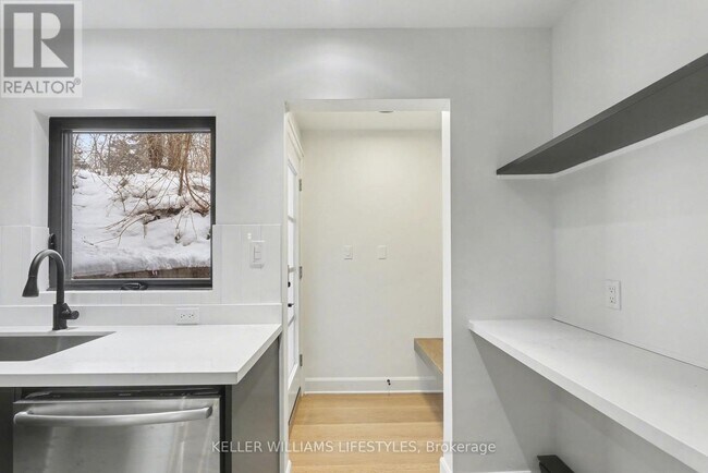 Building Photo - 306 Riverside Dr