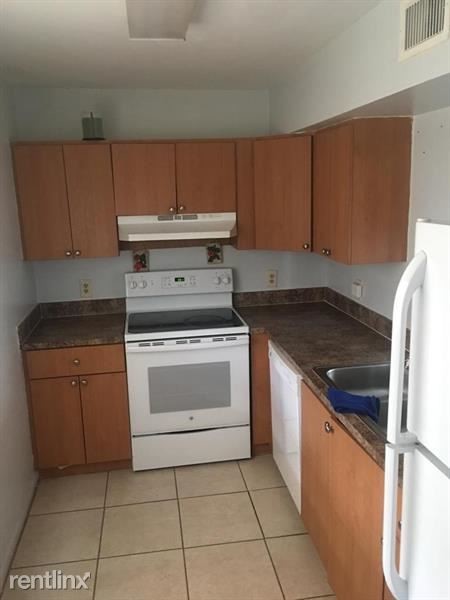Building Photo - 2 br, 2 bath  - 3560 NW 114th Ter