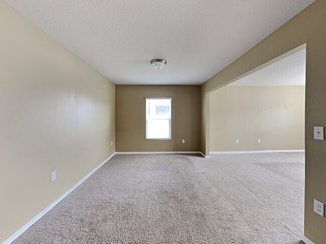 Building Photo - 363 Fern Ct