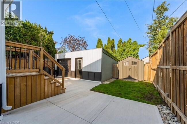 Building Photo - 62 Cameron Ave S