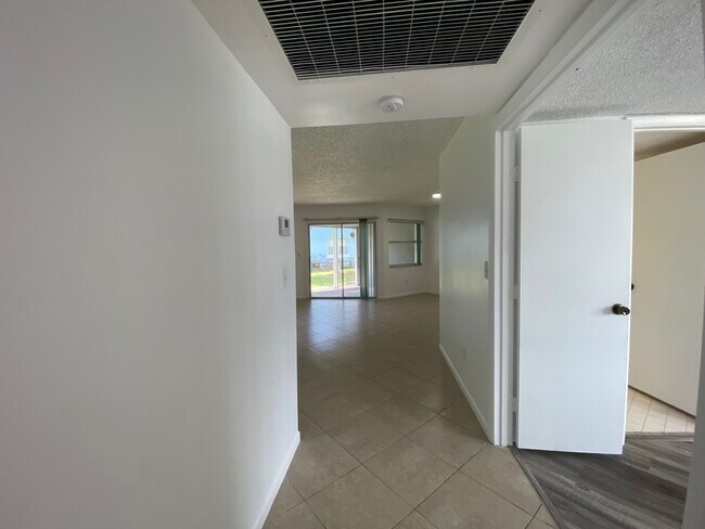 Foto del edificio - 2003 SE 27th Dr