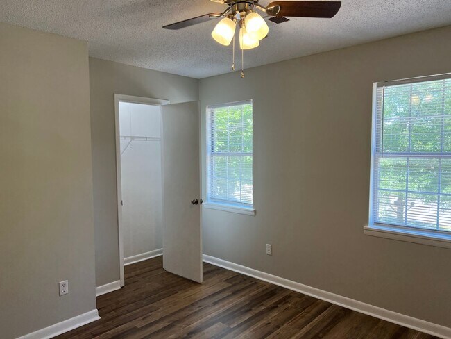 Building Photo - 1117 Magnolia St Apt 1-4