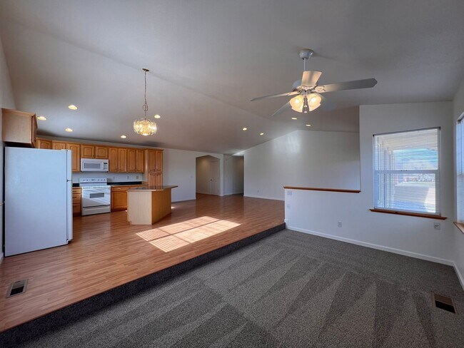 Foto del edificio - 3-bedroom Home in Desert Lakes Subdivision, Fernley