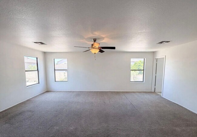 Foto del edificio - 7501 E Deer Valley Rd