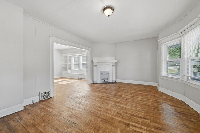 Foto del edificio - 11611 Fairport Ave