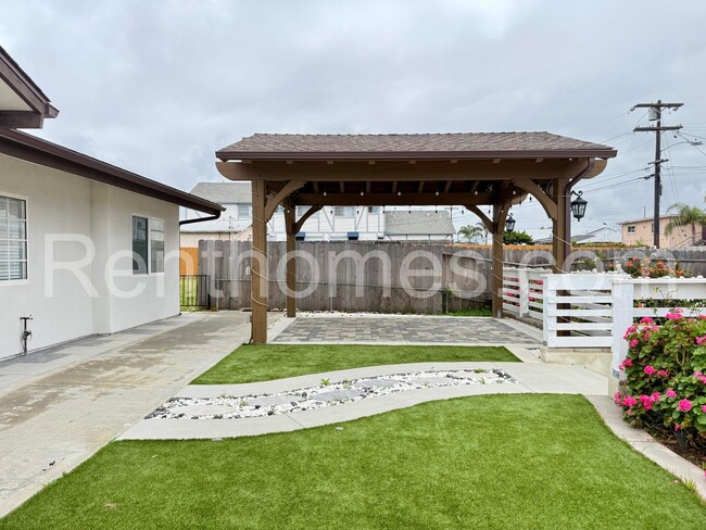 Building Photo - 1410 Shoshone St