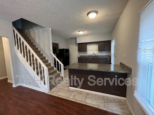 Building Photo - 1629 Hoefgen St