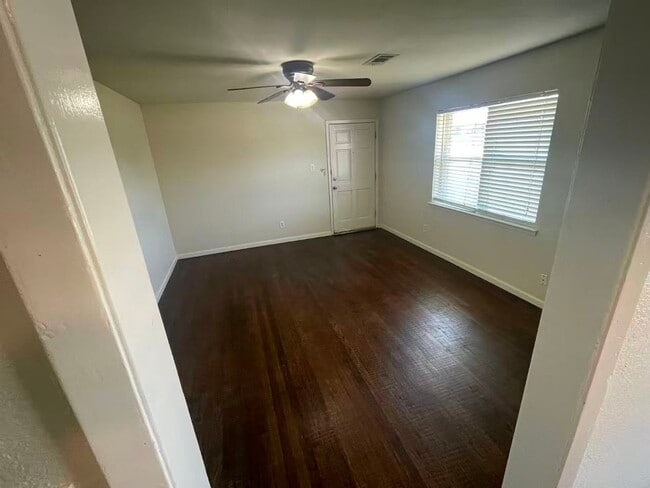 Building Photo - Great and Affordable Duplex in Plano!