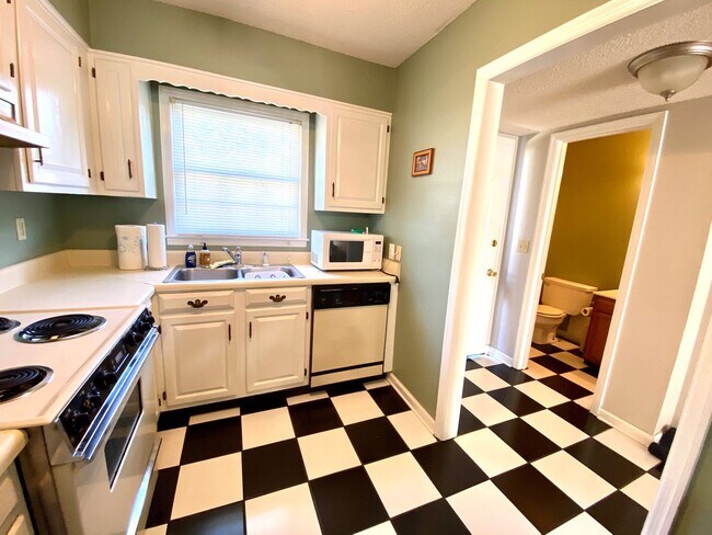 Foto del edificio - Short Term Lease Available for 2 Bed/1.5 B...