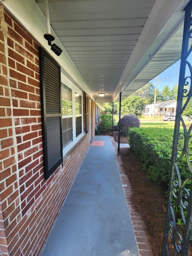 Building Photo - 5014 Spartan Dr