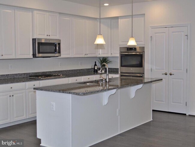 Foto del edificio - 13605 Rockingham Ln