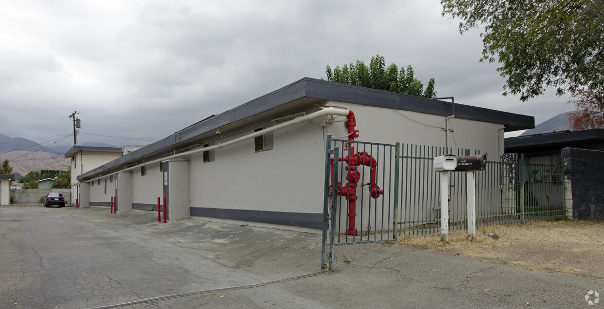 Building Photo - 1302 E Marshall Blvd