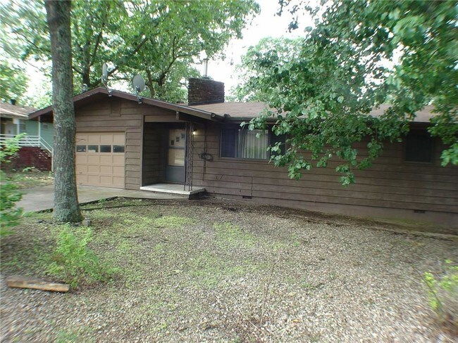 Building Photo - 3 Enfield Dr