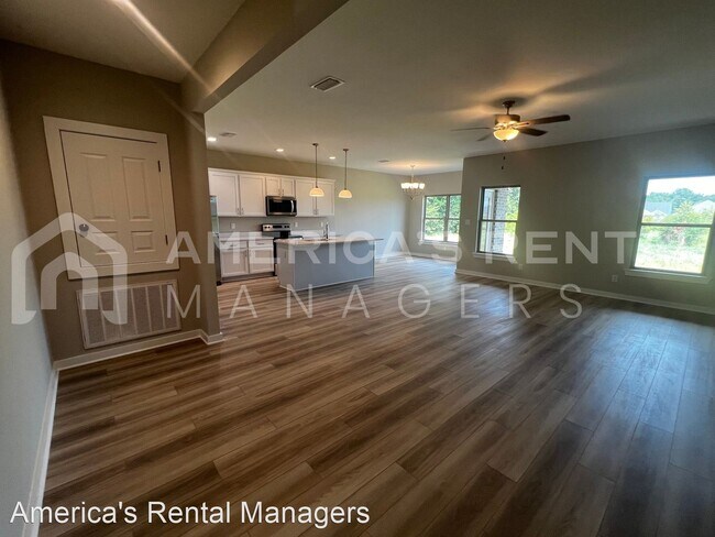 Building Photo - 4 br, 2 bath House - 822 Temple Street