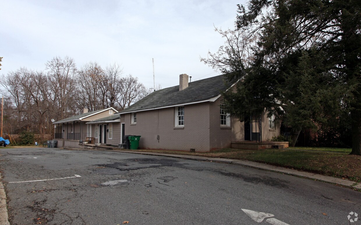Building Photo - NoDa Court Apartments